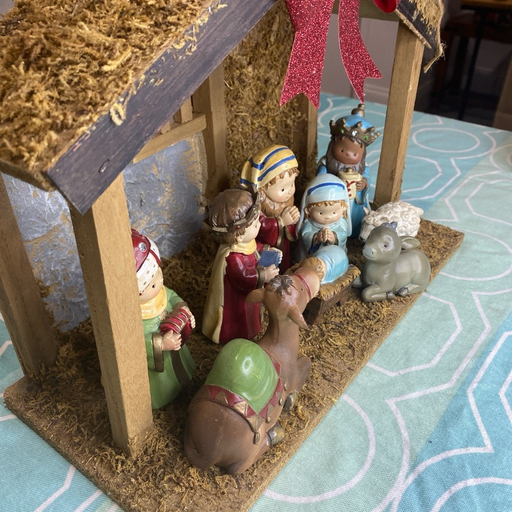 Nativity Scene with Red Bow ⭐️